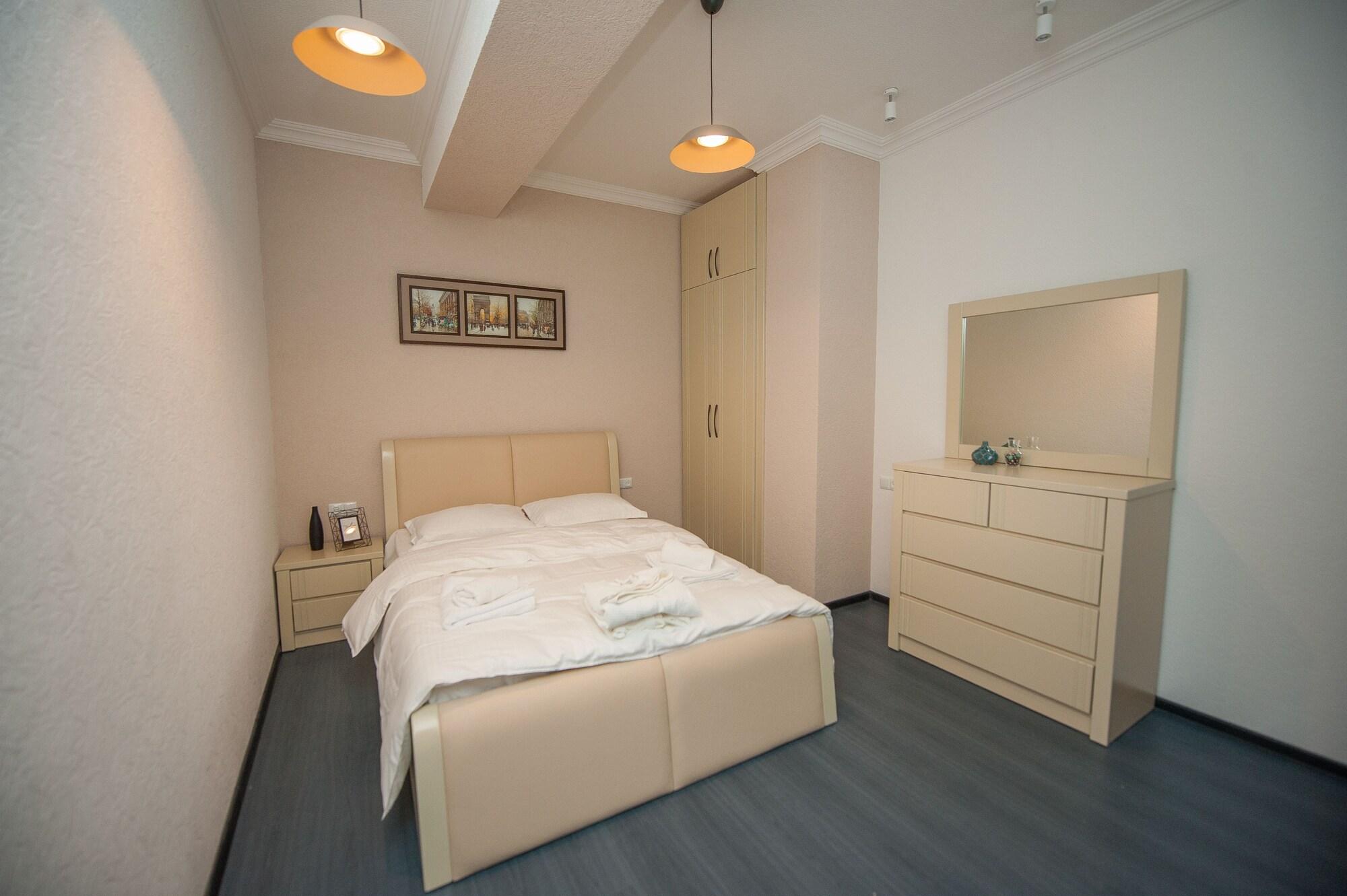 Easy Hotel T'Bilisi ティビリシ エクステリア 写真